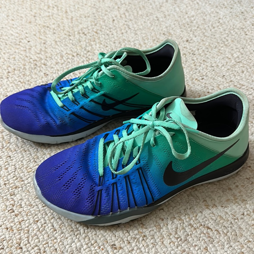 Nike Free TR 6 shoes